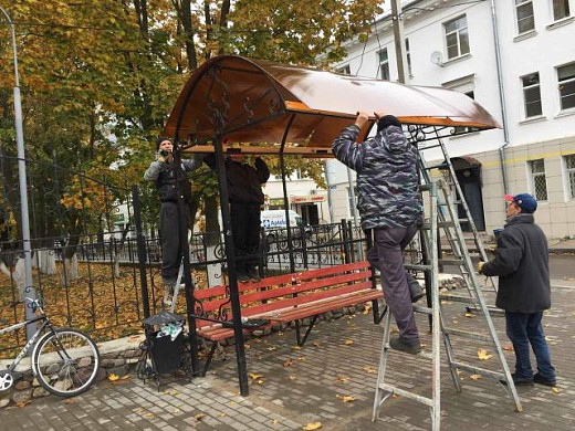 В Родниках высадили шаровидные туи в Летнем саду
